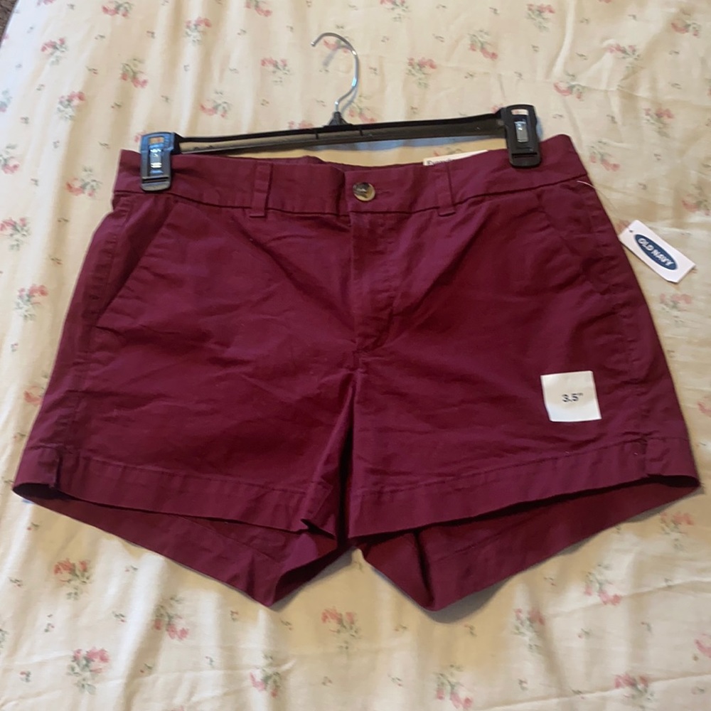 Old Navy everyday short, mid rise 3.5” inseam.